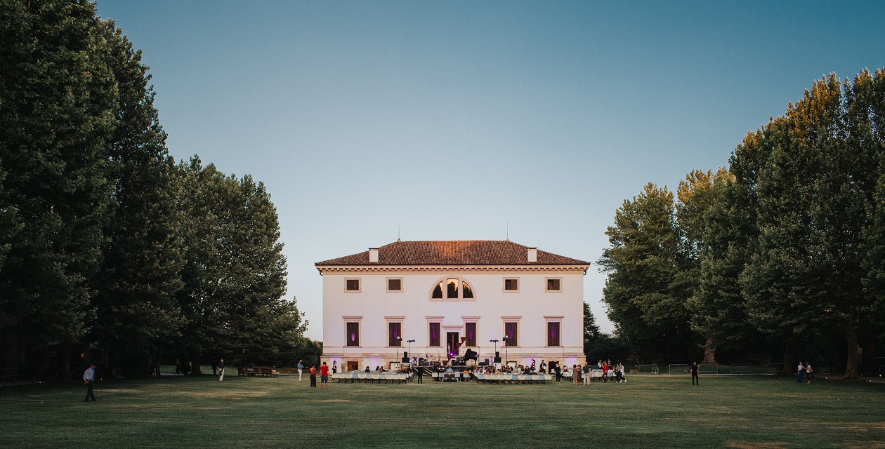DIO è MORTO E NEANCH'IO MI SENTO TANTO BENE - Teatro di Lonigo