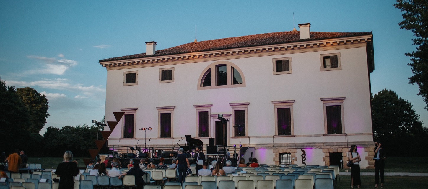 DIO è MORTO E NEANCH'IO MI SENTO TANTO BENE - Teatro di Lonigo